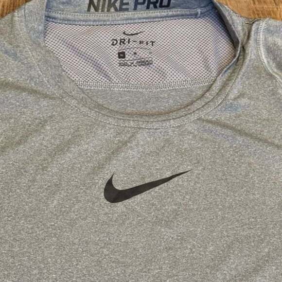 Nike Men's Long Sleeve Shirt in Light Gray - Picture 4 of 6